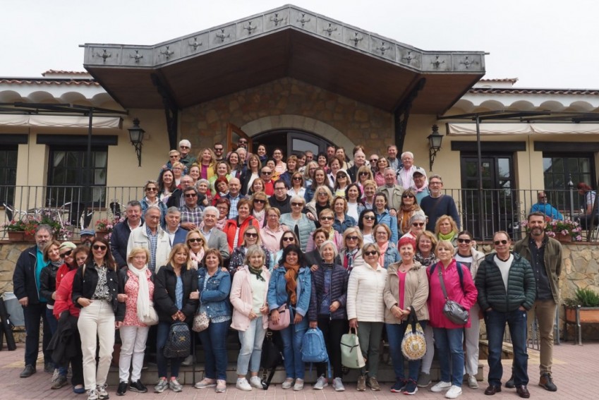 Un encuentro congrega a más de un centenar de personas voluntarias de la AECC de Aragón en Gúdar-Javalambre