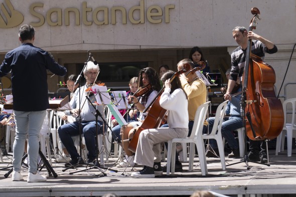 Doscientos estudiantes del Conservatorio sacan la música a la calle